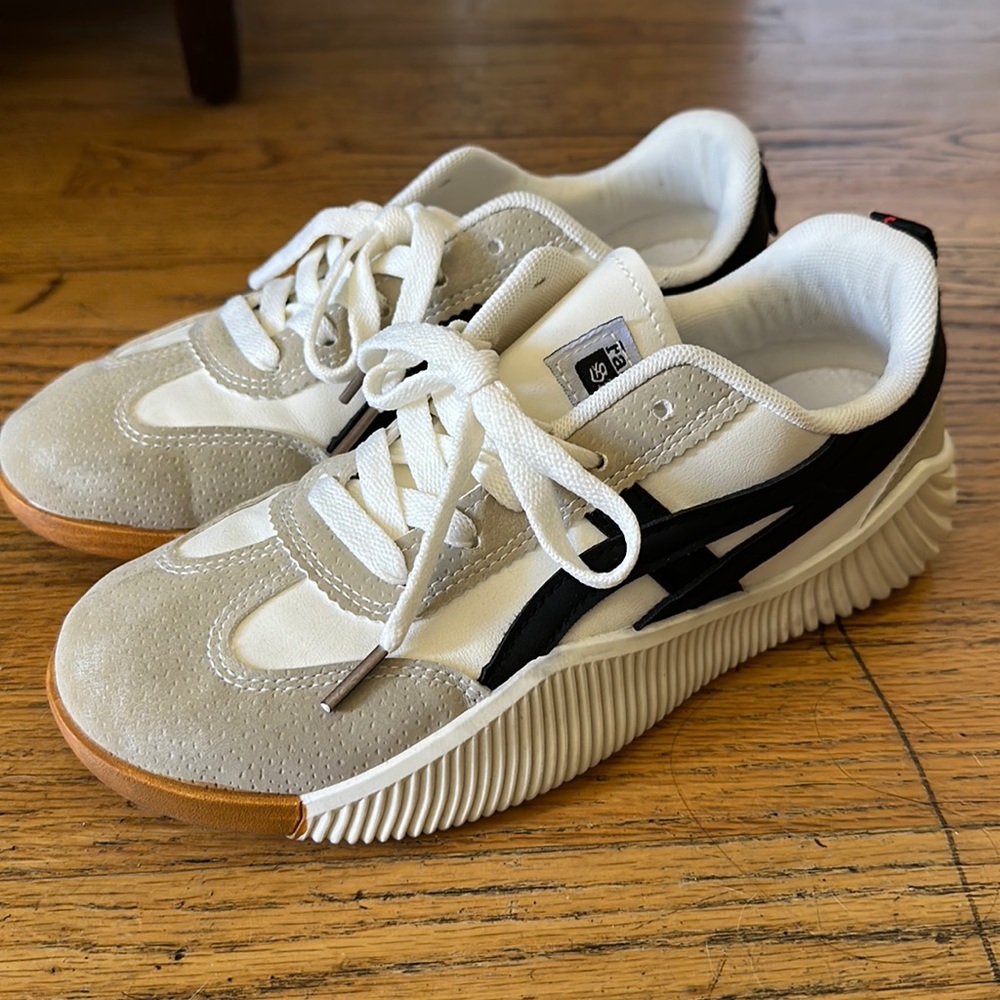 Orthopedic shoes